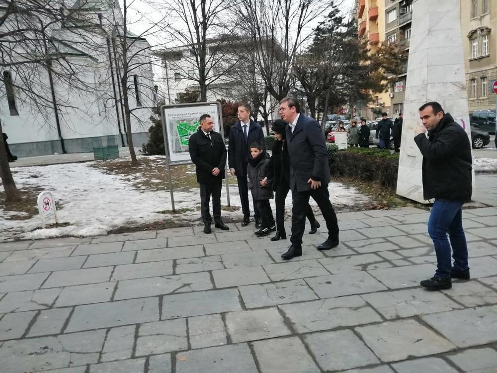 Milena sa sinom i predsednikom Vučićem  