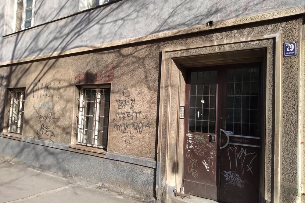 STARICI ISKLJUČILI STRUJU, SAD ŽIVI U MRAKU I BEZ GREJANJA! Baka je prevarena, a IZVRIŠTELJ je progoni! (FOTO)