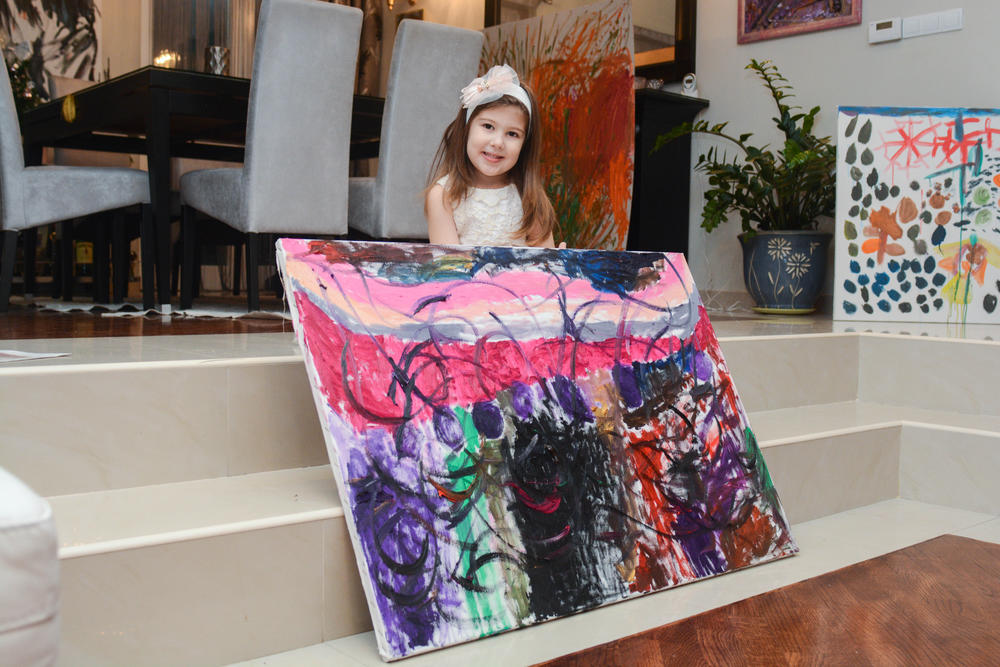 Vera sa jednim od njenih radova  