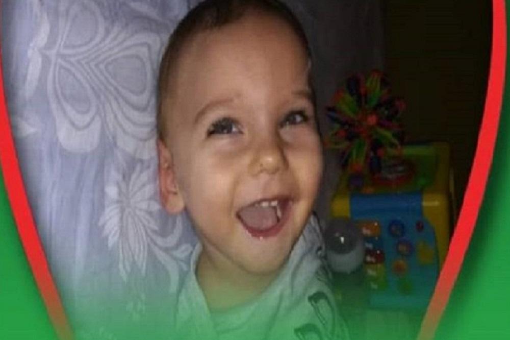 PETAR (1) NE MOŽE DA SEDI, STOJI, PUZI ILI POMERA RUKE! Pomozimo mu da ima normalno detinjstvo!