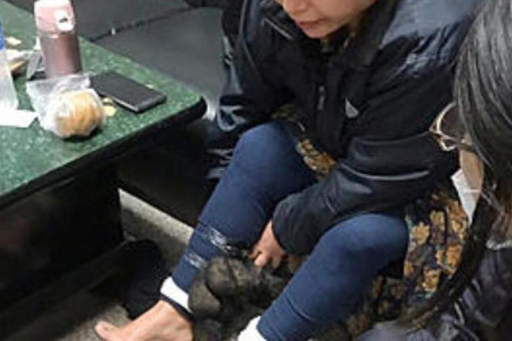 PRIMETILI SU DA ČUDNO HODA: Nikad ne biste pogodili šta je ova žena pokušala da prokrijumčari pod suknjom!