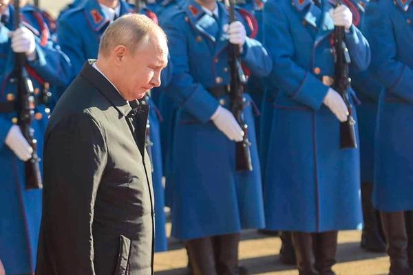 NA PUTINOVOM STOLU PROBLEM ZVANI PRIŠTINA! Hitan sastanak usledio je čim se ruski predsednik vratio u Moskvu