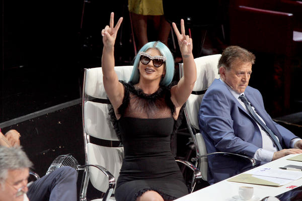 ZBOG KARLEUŠE ZVEZDE GRANDA OTKAZANE DO DALJEG: Pevačica u Kini! Došlo do novog OBRTA!