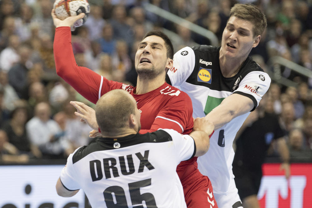 KOFERI SU ODAVNO SPAKOVANI: Nemačka pobedom zapečatila srpsku sudbinu u Berlinu!