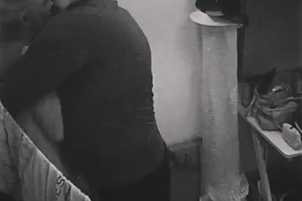 A TVRDE DA SU SAMO DRUGOVI! Pljušte poljupci Mikija i Suzane!