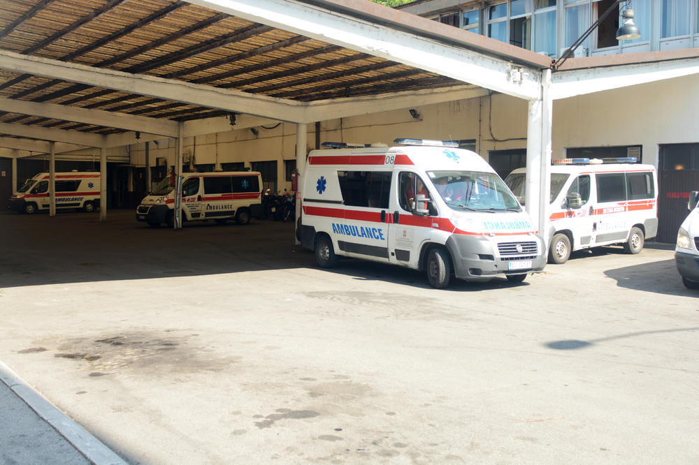 HULIGANI PREBILI VOZAČA GSP-a U RAKOVICI: Povređeni je hitno prebačen u Urgentni  centar