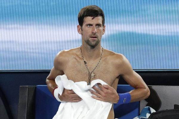 BIO SAM MODEL ZA GAĆE, A SAD ZBOG OPKLADE TRČIM GO PO ULICI: Đoković objavio najluđe fotke za #10yearchallenge