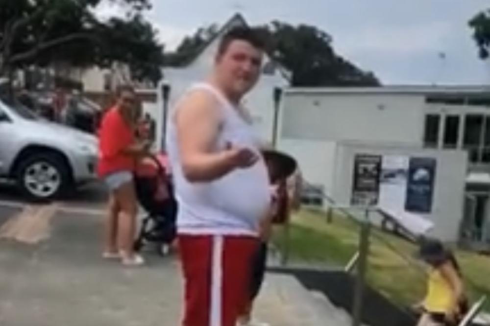 BAHATA BRITANSKA PORODICA TERORIŠE NOVI ZELAND! Meštani besni: želimo da ih deportujemo, gori su od SVINJA!