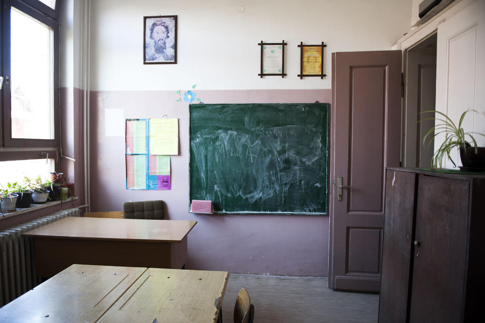 ĐACI IZ BG OSNOVNE ŠKOLE SE OTROVALI HRANOM! Klincima masovno pozlilo zbog špageta, svi imali iste simptome