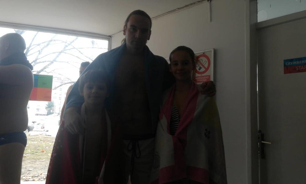 Alen Garić sa decom  
