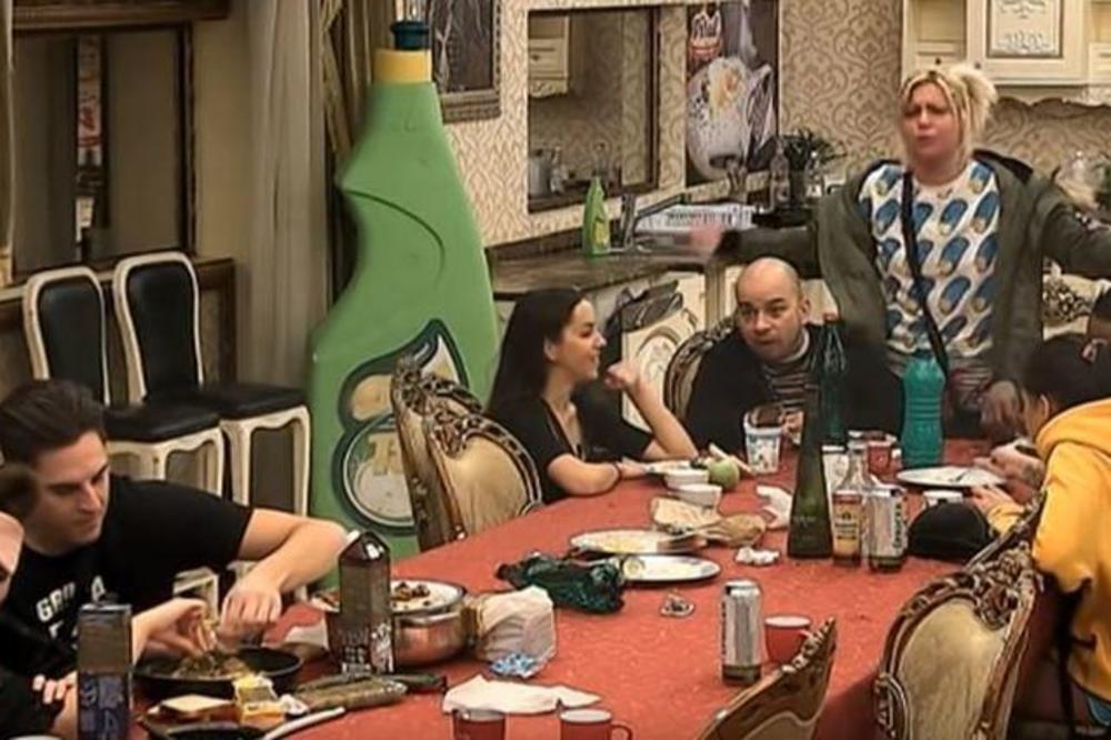 STIŽE JOŠ JEDNA RIJALITI BEBA?! Atraktivna učesnica će roditi dete cimeru iz vile Parova!