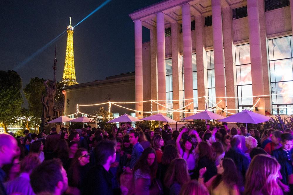 NEKO JE NA SILU UŠAO U MOJA USTA, PA U MENE: Policajci u Parizu su satima BRUTALNO SILOVALI turistkinju