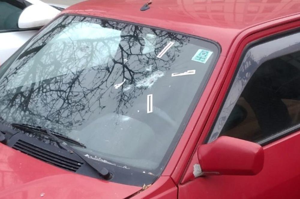 NAPADAČ JE CILJAO U GLAVU! Pucnjava na Novom Beogradu, ALFA TOTALNO IZREŠETANA! (FOTO)