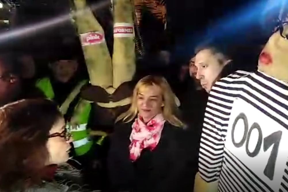 BOŠKO OBRADOVIĆ NAPAO OLIVERU ZEKIĆ PRED SEDIŠTEM REMA: Počeo da je vređa, a ona mu brutalno odgovorila! (VIDEO)