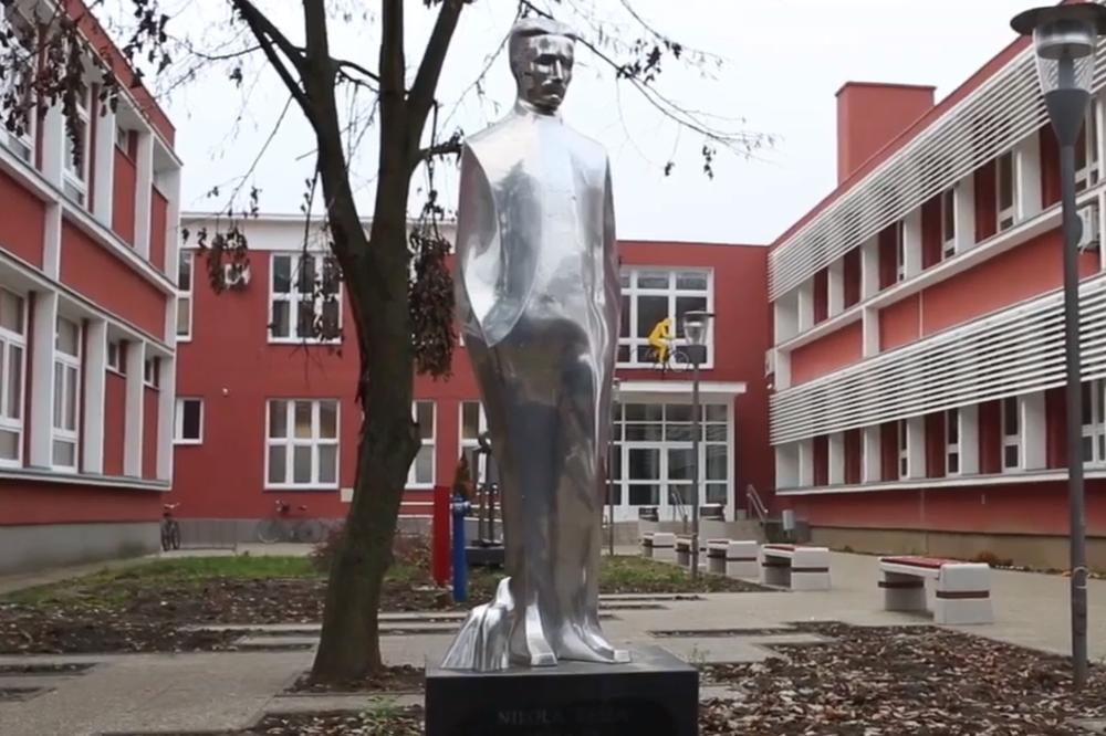 NAPADNUT SRPSKI MLADIĆ U VUKOVARU: Dok je čekao autobus napala ga grupa MASKIRANA FANTOMKAMA