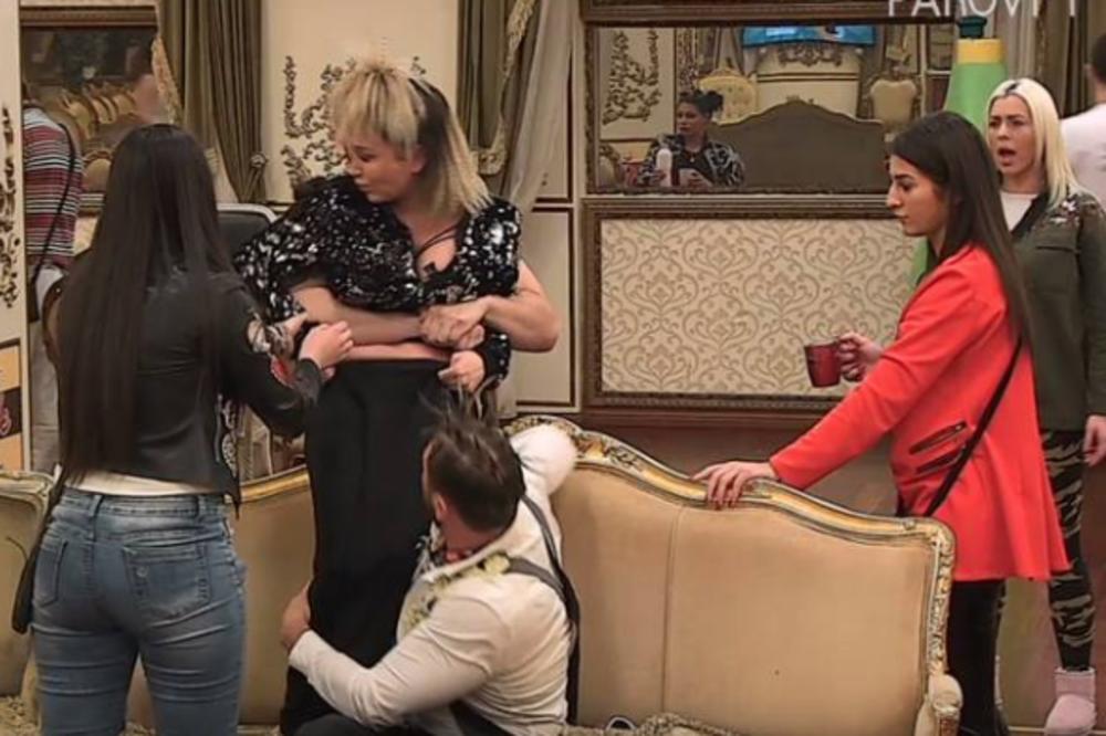 VANREDNO STANJE U PAROVIMA: Čitava vila posvađana zbog JEDNE STVARI! Situacija se otela kontroli! (FOTO)