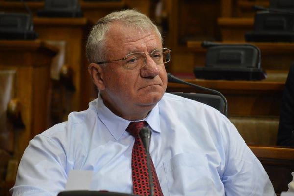 CIPELE NOSIM PO DVE GODINE, U ROĐENOJ KUĆI SAM MUČENIK! Šešelj otvorio dušu posle operacije