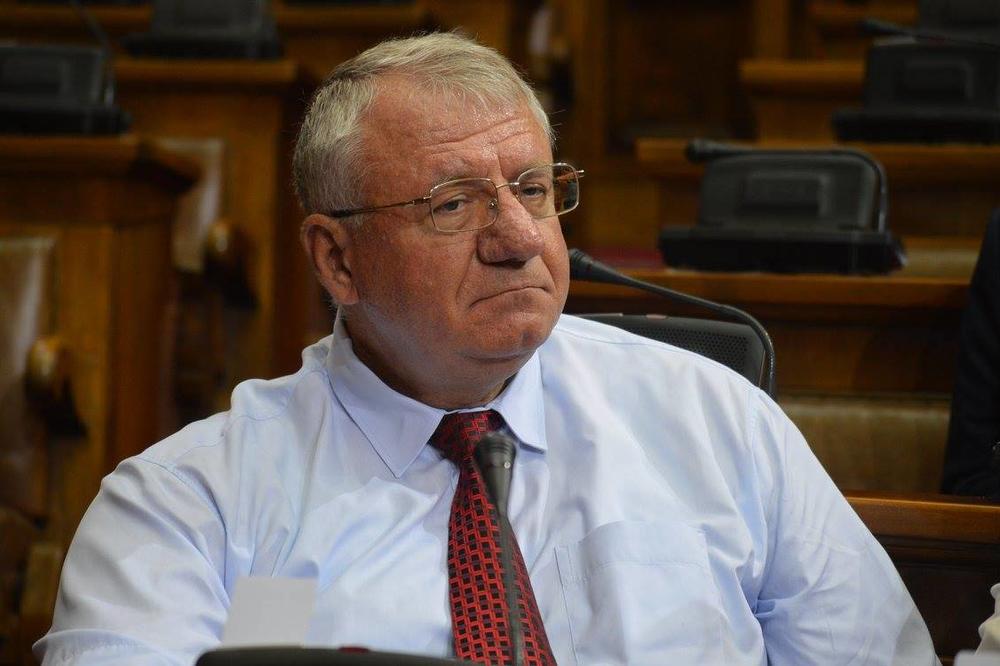 CIPELE NOSIM PO DVE GODINE, U ROĐENOJ KUĆI SAM MUČENIK! Šešelj otvorio dušu posle operacije