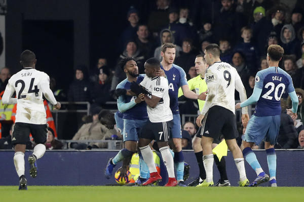 SITI NASTAVLJA POTERU ZA LIVERPULOM: Mitrović hteo da se bije, vunderkind debitanskim golom šokirao Fulam u 93.