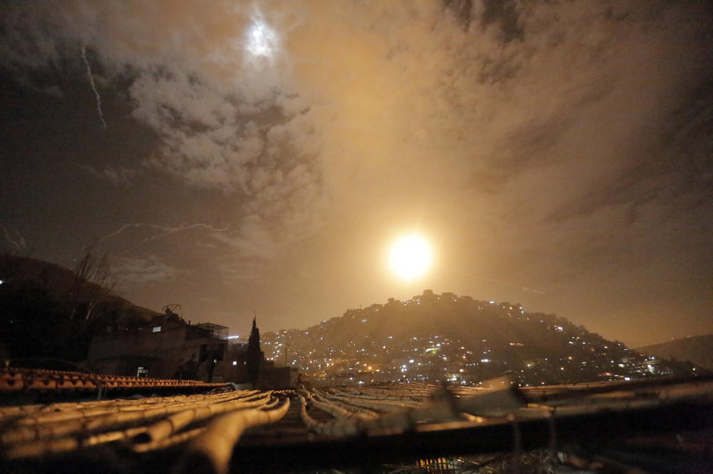 UŽAS! U EKSPLOZIJI POGINULO NAJMANJE 14 LJUDI! Automobil-bomba IZAZVALA HAOS!