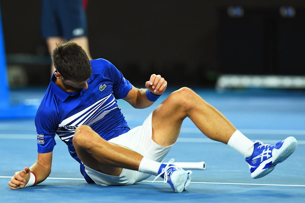 PRELOMNI MOMENAT ZA ĐOKOVIĆEVU POBEDU: Novak je proklizao, noga se izvila, pad je bio jeziv, svi su zanemeli!