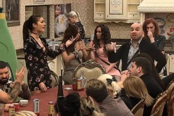 SKANDAL PONOVO TRESE VILU PAROVA: Đole više ne može da kontroliše LJUBOMORU pa NASRNUO na njega!