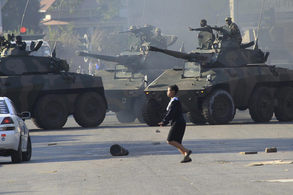 POVEĆALI CENE GORIVA I UKINULI INTERNET: Kada je narod izašao na ulice, sačekala ih je VOJSKA naoružana do zuba!