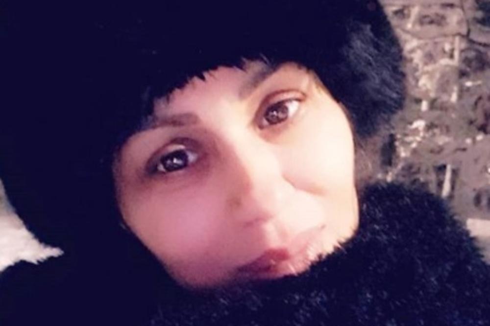 UDAVILA JOJ SE ROĐENA SESTRA U 13. GODINI, PA OSTALA BEZ OCA: Naša pevačica I DALJE U CRNOM zbog jezive tragedije!