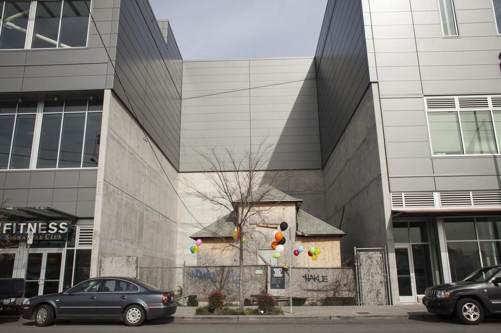 NI ZA MILION DOLARA NIJE PRISTALA DA SRUŠI SVOJU KUĆU! Projektanti su onda uradili nešto jako bezobrazno! (FOTO)