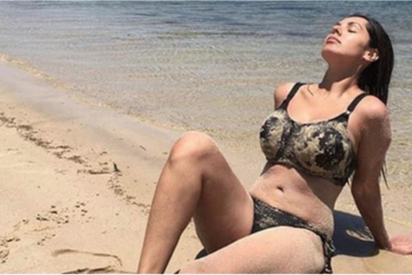 TANJA SAVIĆ KAO AVION: Skinula se, pa zaplivala! Mnoge bi joj koleginice POZAVIDELE na figuri! (FOTO)