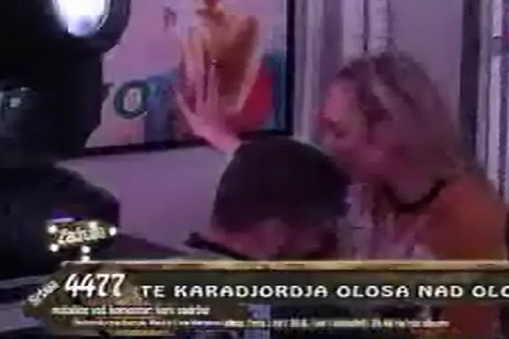 Lunu je pogodila pesma!