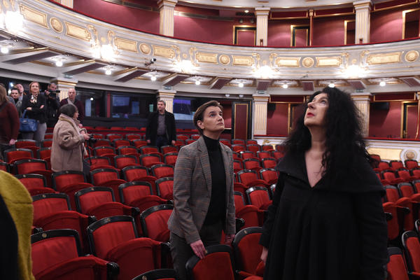 ANA BRNABIĆ OBEĆALA POMOĆ NARODNOM POZORIŠTU: Promene u kulturi su moguće (FOTO) (VIDEO)