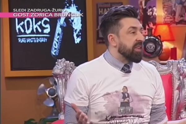 AMIDŽIĆ SLIKAO SVOJA STOPALA U DNEVNOJ SOBI, PA POKAZAO VIŠE NEGO ŠTO JE HTEO: Usledilo HIT pitanje obožavateljke!