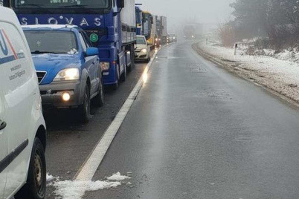 HOROR NA IBARSKOJ MAGISTRALI: Sudar pet vozila, četiri osobe TEŠKO POVREĐENE!