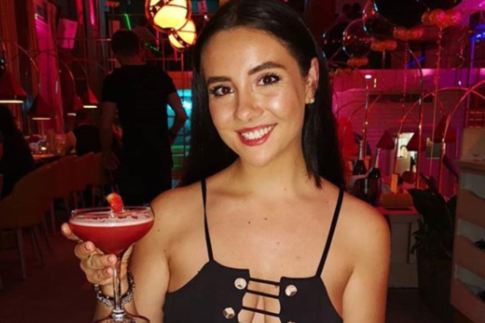 NA ODMORU JE MAZILA ULIČNU MAČKU: Kada se vratila kući, jedne noći je samo shvatila da NE OSEĆA NOGE