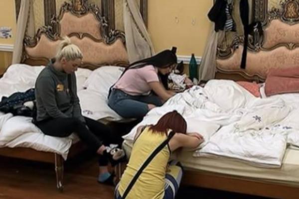 IDI UMRI, PA ĆU DA TE OSTAVIM NA MIRU: Slađa na ivici NERVNOG SLOMA, grca u SUZAMA i ne mogu da je SMIRE...