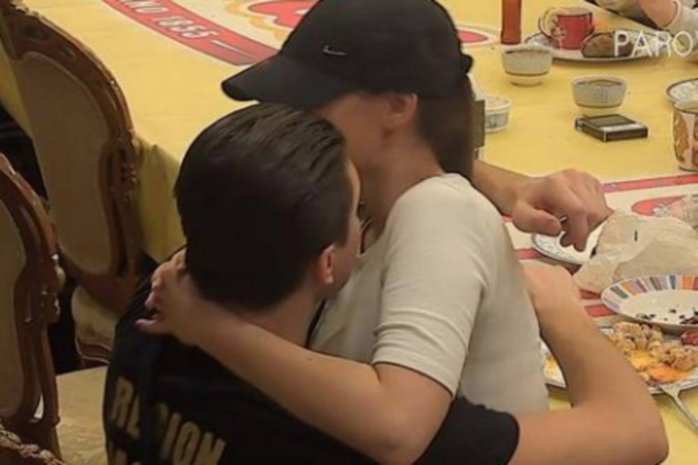 ŽELIM DA BUDEM BITAN MUŠKARAC U TVOM ŽIVOTU: Izabela nije ostala imuna na Kadrine reči i dodire, pa je uradila OVO