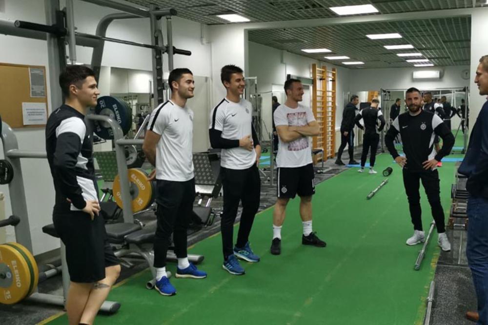 POJAČANJE ZA PARTIZAN: Poznati MMA borac posetio crno-bele na treningu u Zemunelu!
