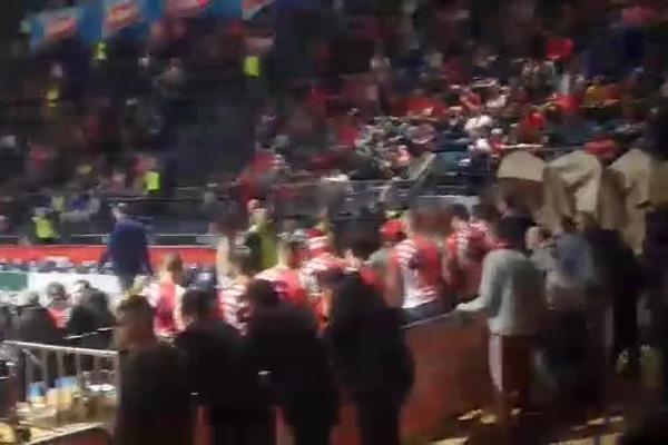 U HALI PIONIR JE BILO MIRNO I TIHO: Onda su se pojavili oni i Delije su eksplodirale!