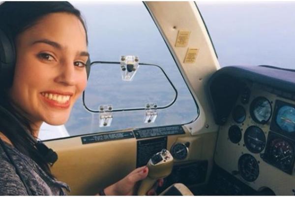 ANA JE NAJLEPŠA PILOTKINJA NA SVETU! Uz nju su muškarci svakako u oblacima (FOTO)