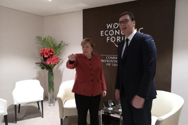 ANGELA MERKEL POSLALA JE OZBILJNU PORUKU VUČIĆU I SRBIJI! Otkrivamo sve TAJNE SASTANKA u Davosu (FOTO)