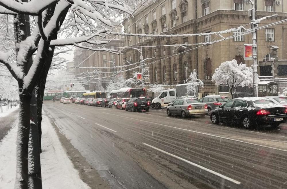 Kolona vozila koja ne može da prođe!