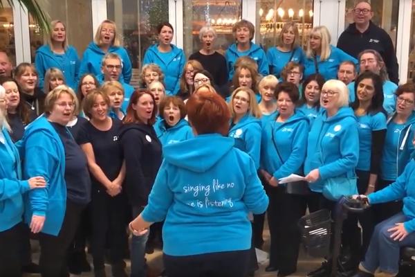 PEVAJTE KAO DA VAS NIKO NE SLUŠA! Ovaj HOR je jedinstven u svetu, a kada ih čujete, shvatićete zašto! (VIDEO)