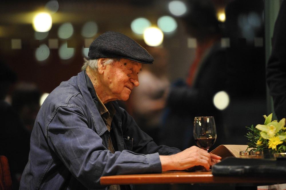 UMRO JONAS MEKAS: Reditelj koji je radio sa Vorholom, Lenonom, Dalijem