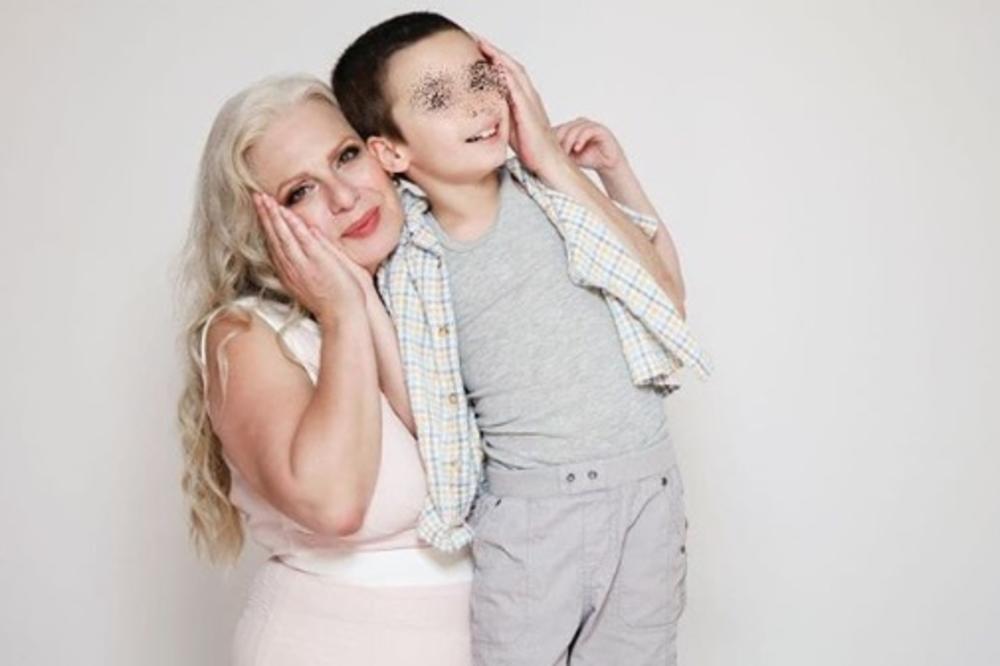 LUKA ČESTO IMA NAPADE, TAD NEMAM NIKAKVU POMOĆ: Ispovest pevačice koja živi u izolaciji sa autističnim unukom