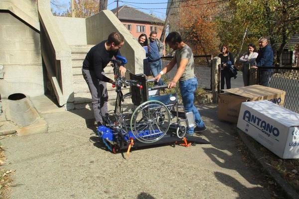 PODRŠKA OSOBAMA SA INVALIDITETOM: Centar za socijalni rad u Boru dobio guseničara!