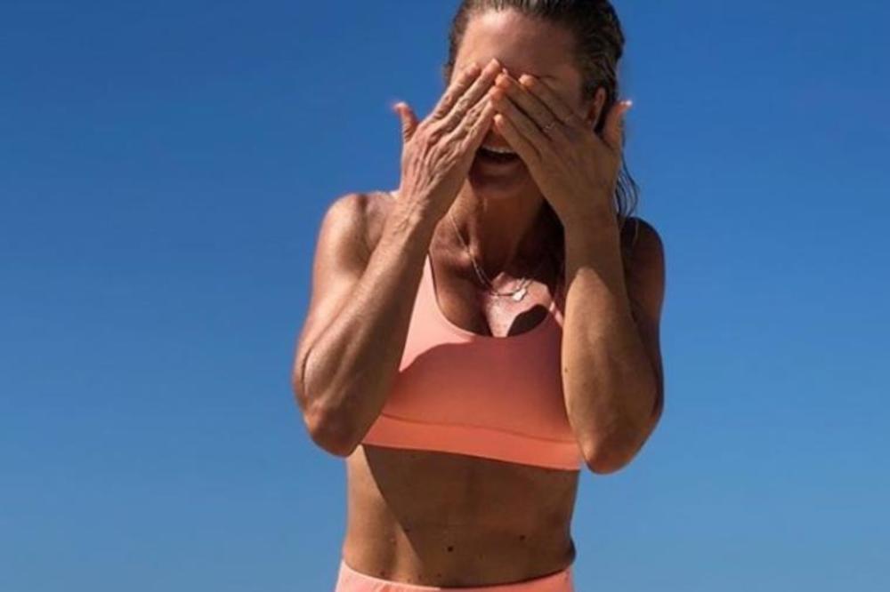 BELINDA (40) SADA IZGLEDA MLAĐE NEGO KADA JE IMALA 20 GODINA: Otkrila je CAKU ZLATA VREDNU! (FOTO)