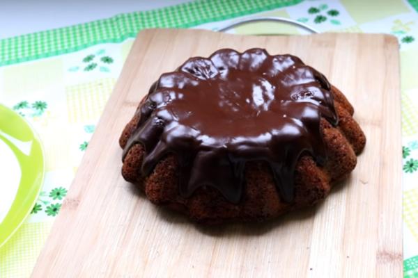 OVOM JEFTINOM KOLAČU SE VESELE SVI ŽIVI: Sve POTREBNO već imate u kući (RECEPT)