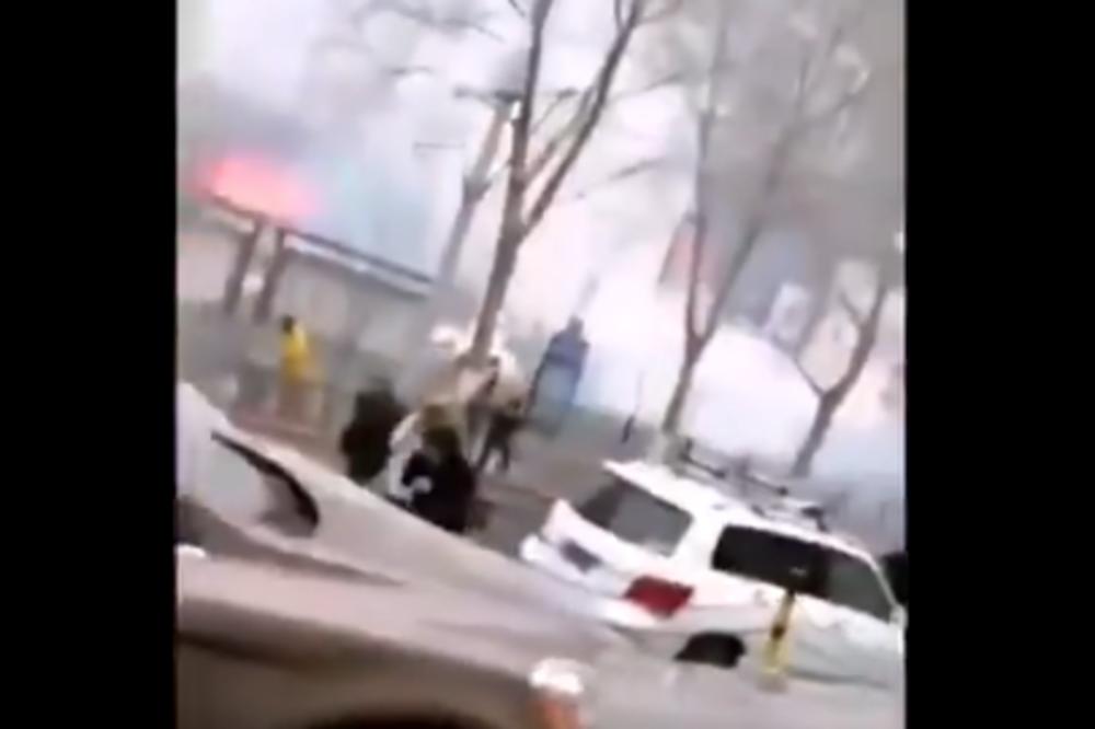 EKSPLODIRAO TRŽNI CENTAR! Iz njega je kuljao dim, ljudi bežali u panici (VIDEO)