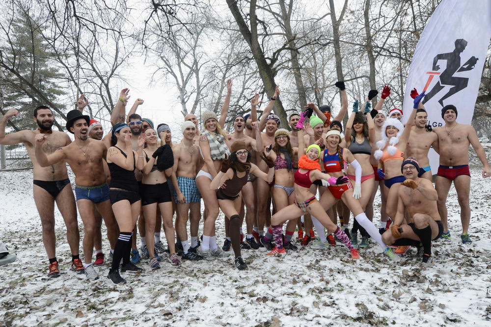PO SNEGU I NA -5 ĆE SE POSKIDATI! Beogradom će sutra momci i devojke TRČATI U DONJEM VEŠU